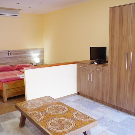 Aranyhal Apartman Heviz Ngoại thất bức ảnh