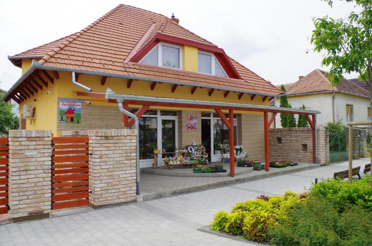 Aranyhal Apartman Heviz Ngoại thất bức ảnh