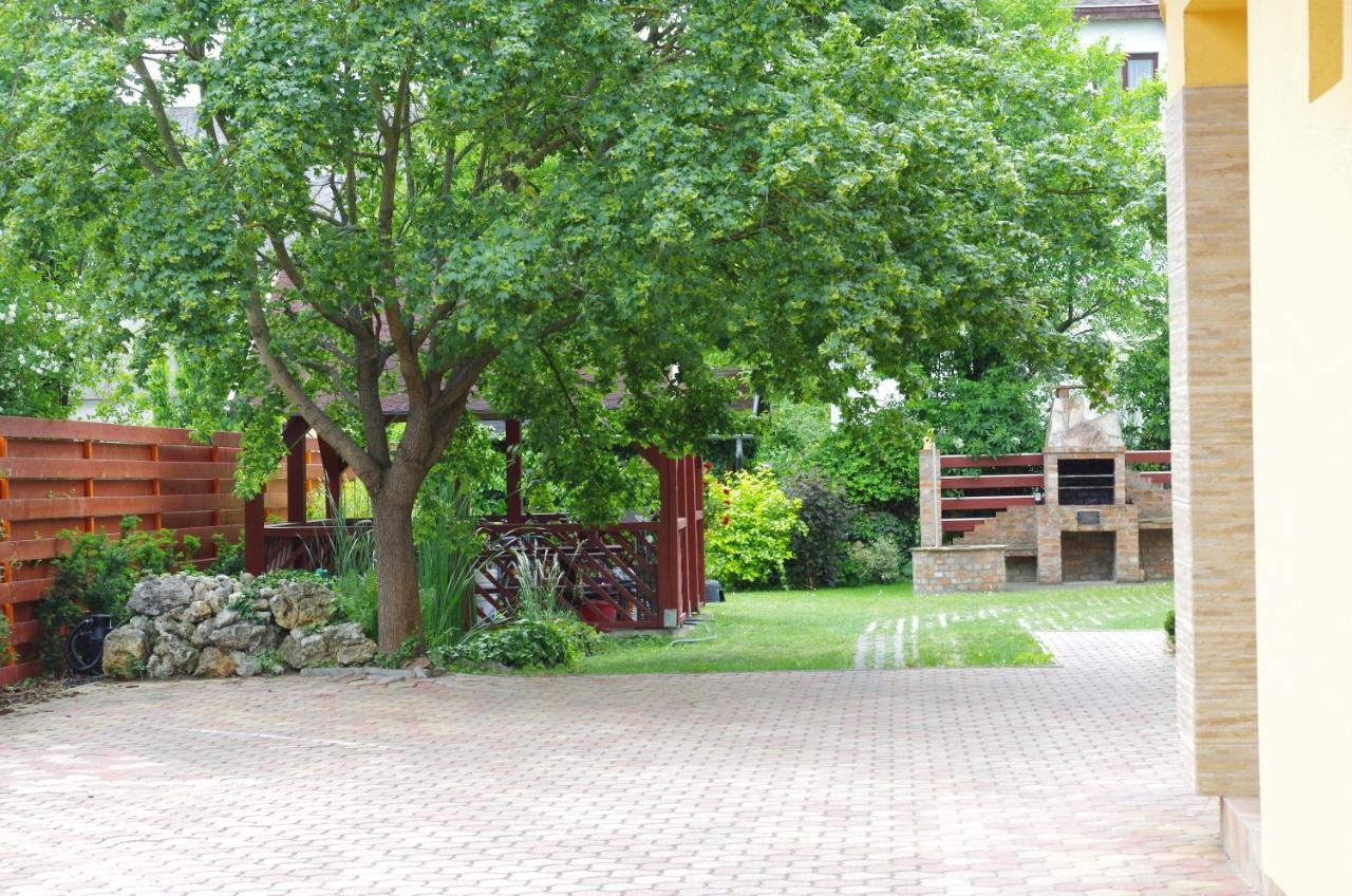 Aranyhal Apartman Heviz Ngoại thất bức ảnh