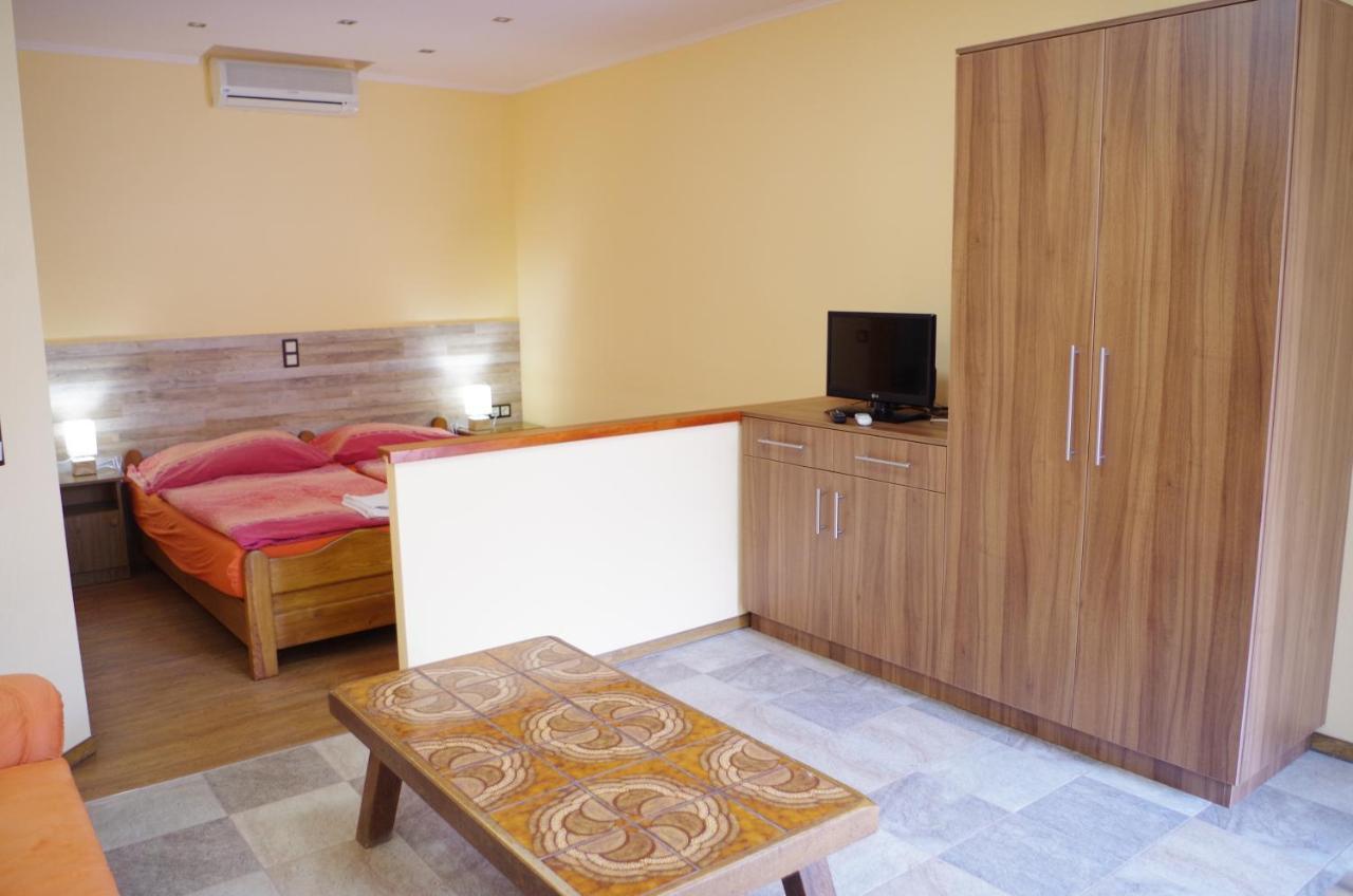 Aranyhal Apartman Heviz Ngoại thất bức ảnh
