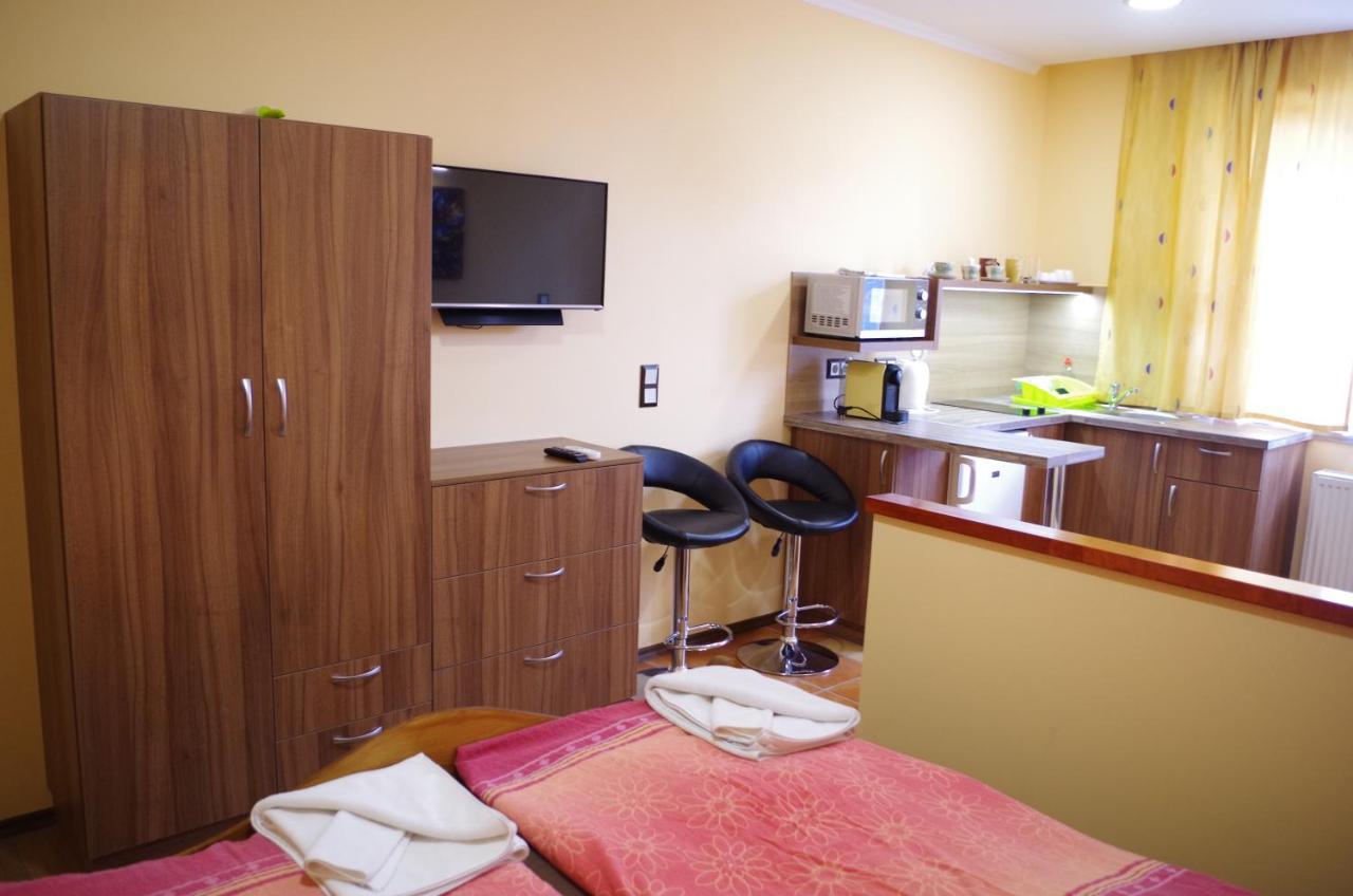 Aranyhal Apartman Heviz Ngoại thất bức ảnh
