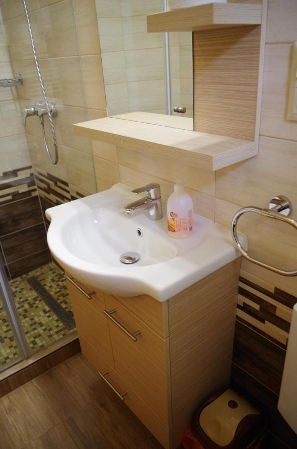 Aranyhal Apartman Heviz Ngoại thất bức ảnh