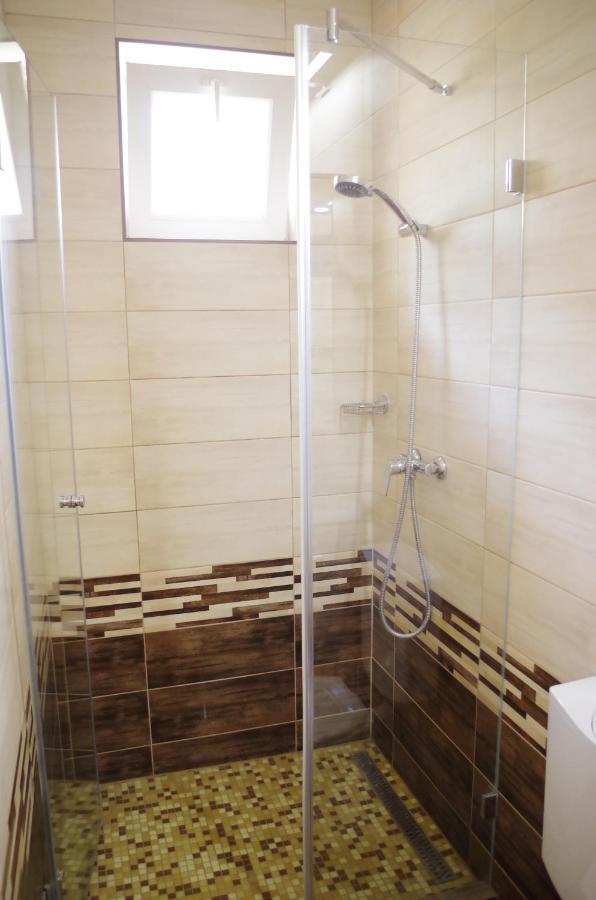 Aranyhal Apartman Heviz Ngoại thất bức ảnh